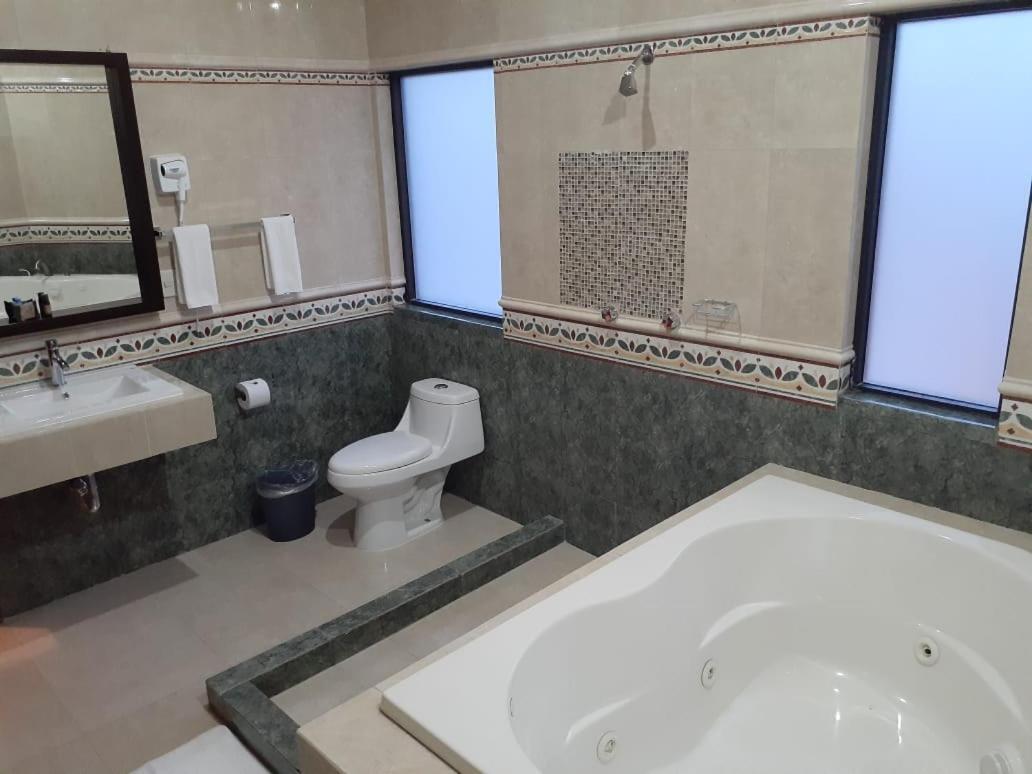Hotel Candelero Yuriria Dış mekan fotoğraf